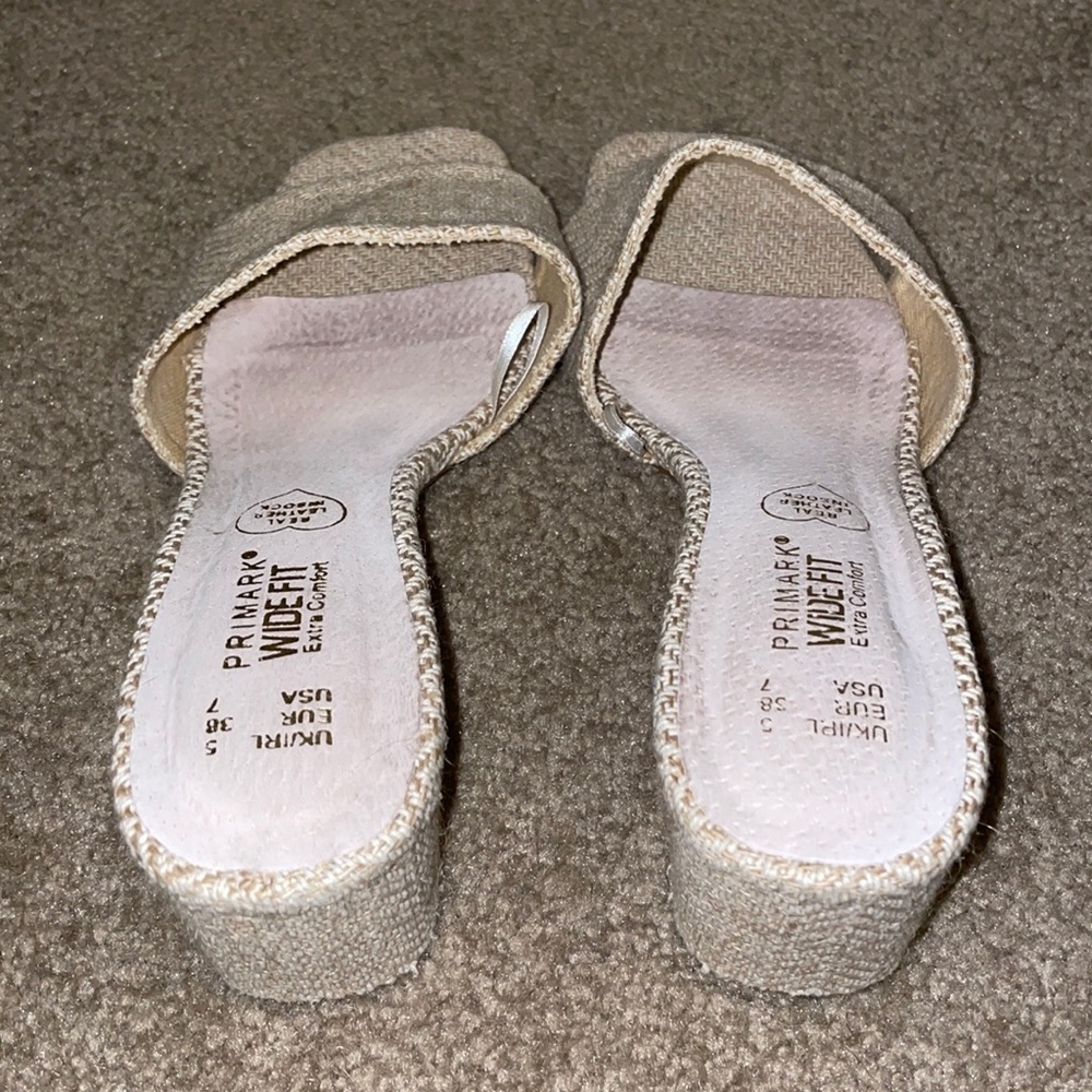 Neutral Tweed Sandals SZ 7 Wide - Picture 2 of 3
